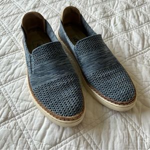 Women’s Ugg slip on shoe
